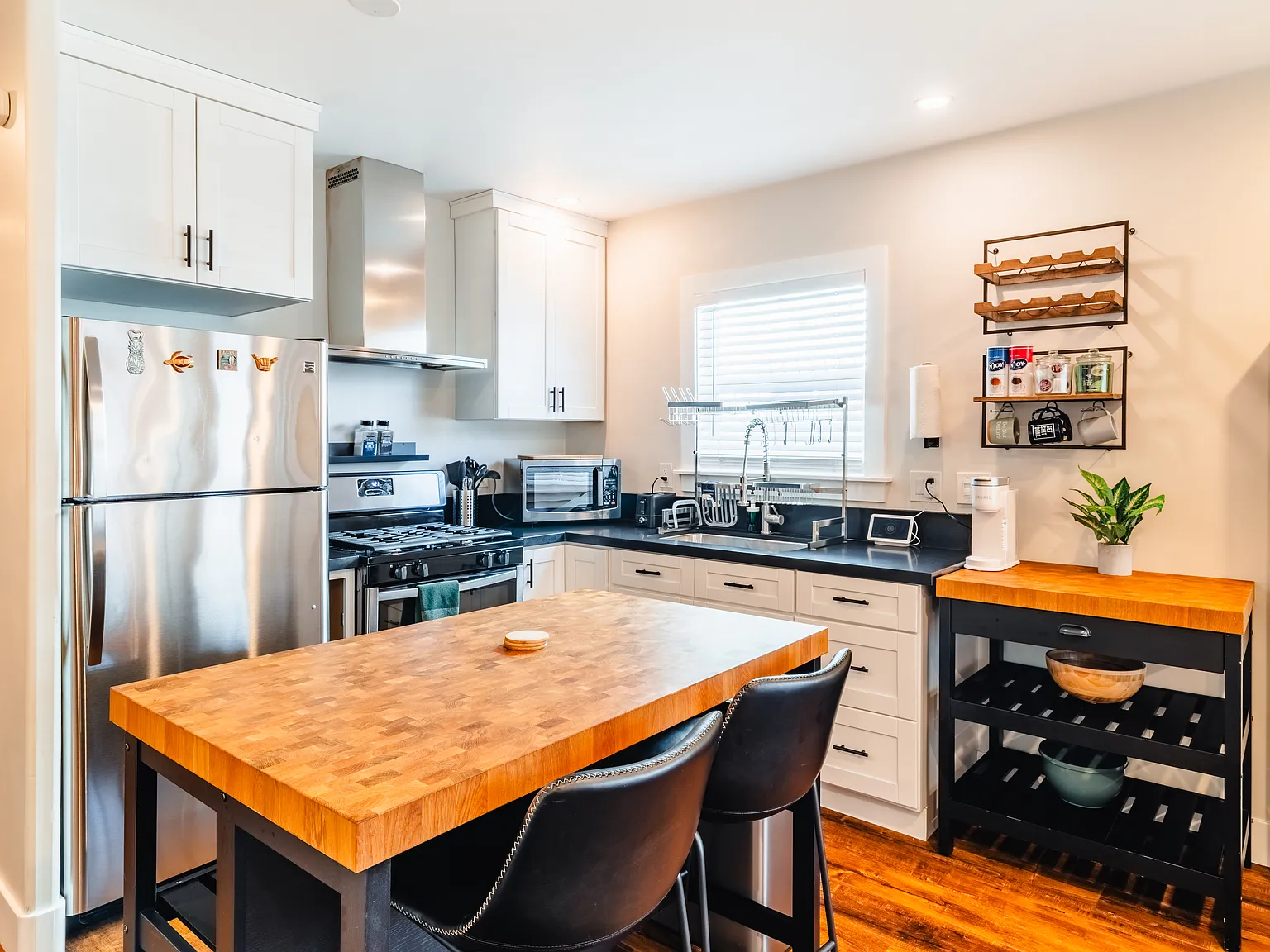 2 bed, 950 sqft, $3,500 — Photo 3