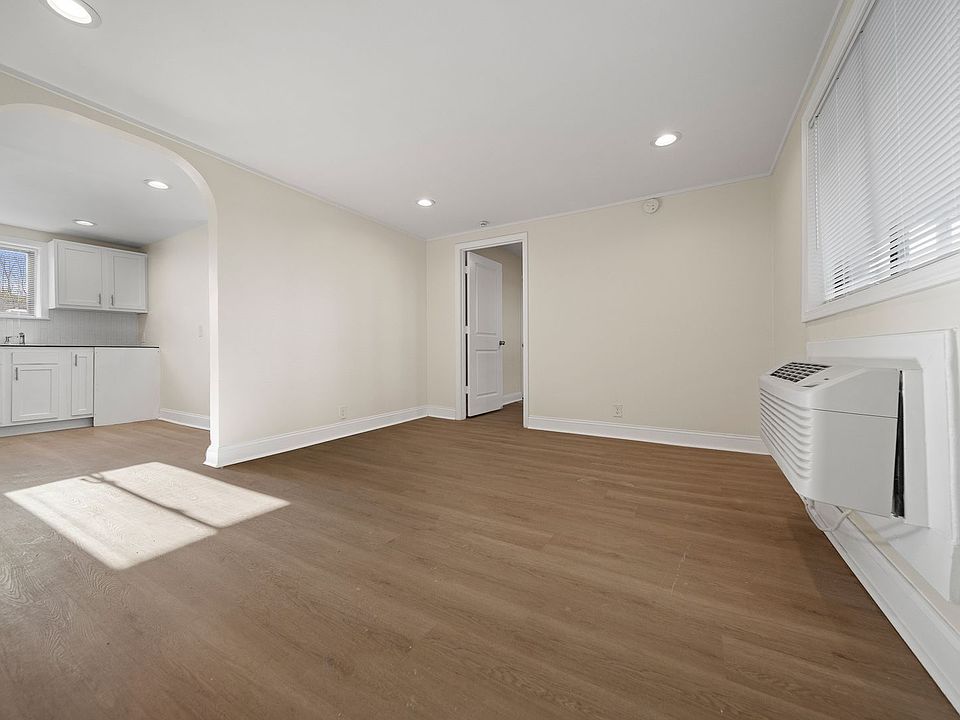 1st image of 2025 Jefferson St APT 16