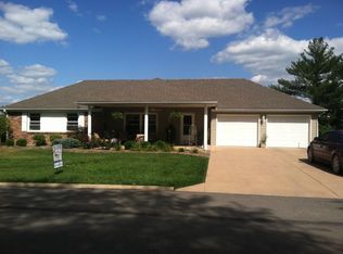 802 Town And Country Ln, Trenton, MO 64683
