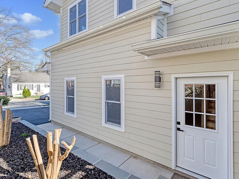 10237 Stratford Ave #B — Photo 3