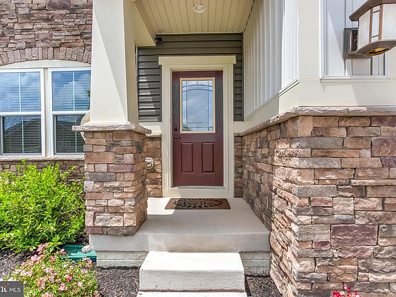4th image of 8128 Hickory Hollow Dr