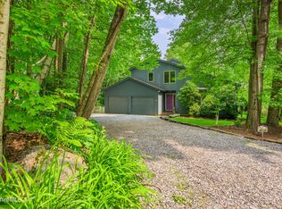 69 Greylock Estates Rd, Lanesborough, MA 01237