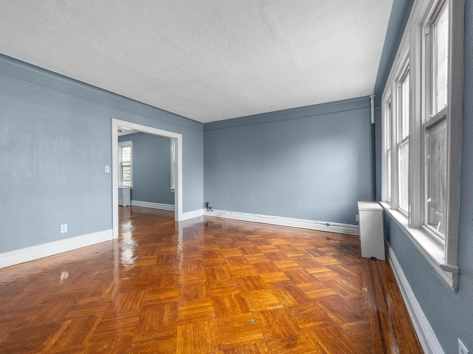 2 bed, 1.0 bath, 900 sqft, $2,400 — Photo 2