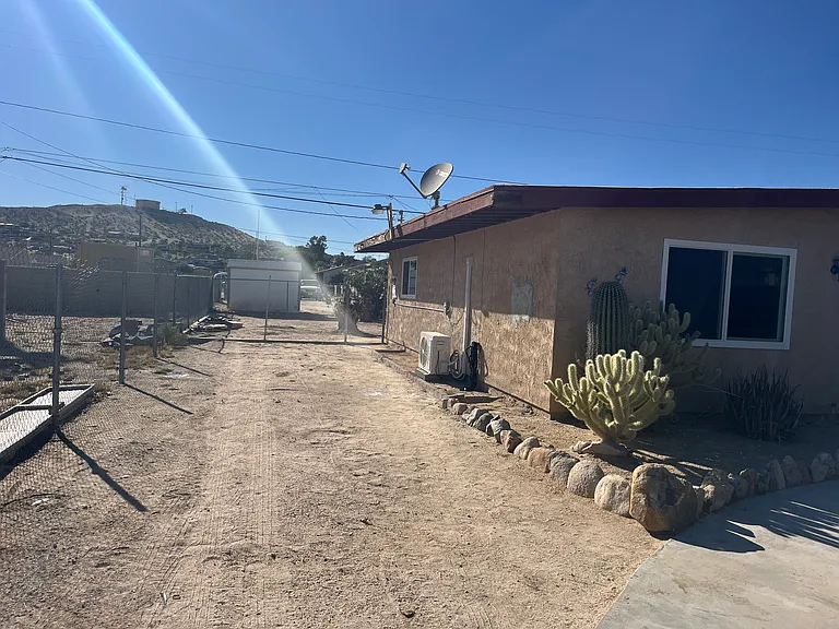 6558 Tamarisk Ave — Photo 2