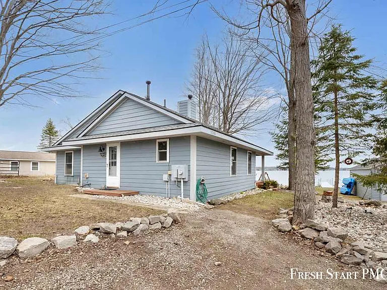 Brothers Bay Rd — Photo 31