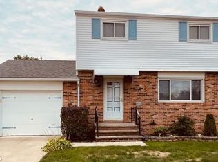 30840 Harrison Rd, Wickliffe, OH 44092