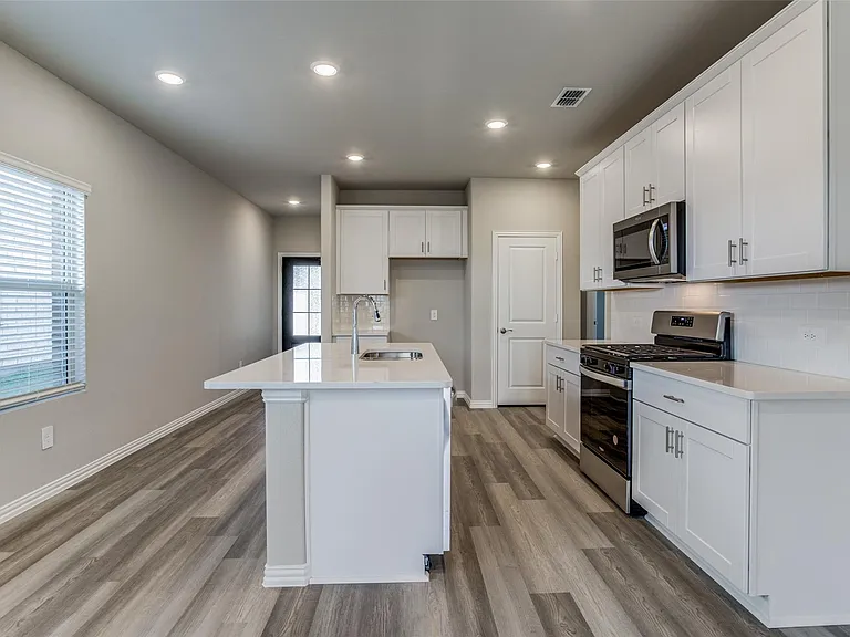612 McKenna Dr — Photo 7