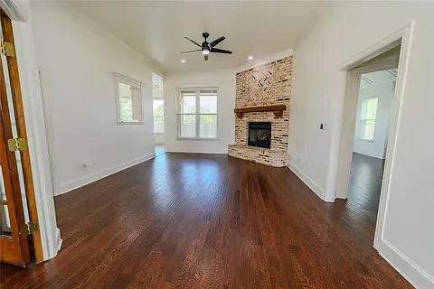 1604 High Point Dr — Photo 2