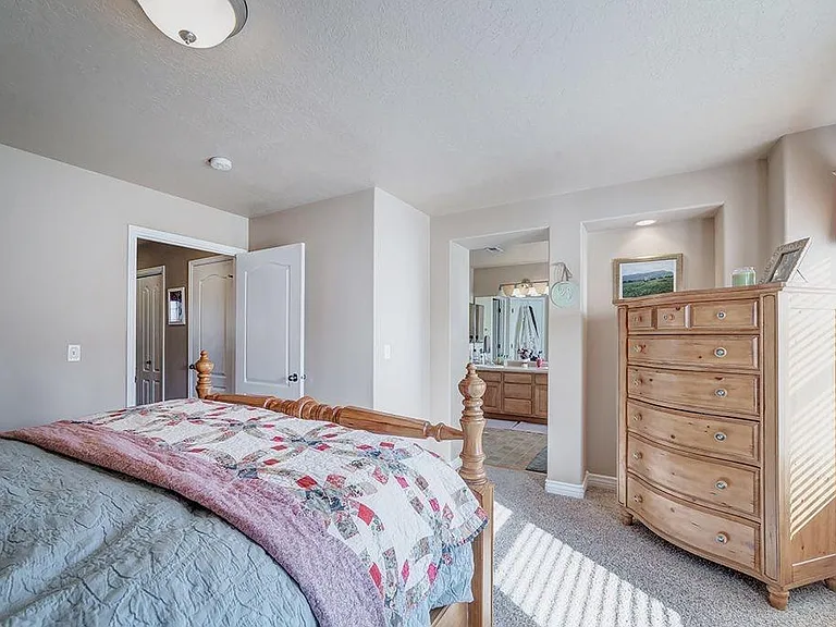 3130 N Provence Ln — Photo 4