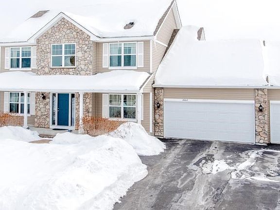 Great Curb Appeal!