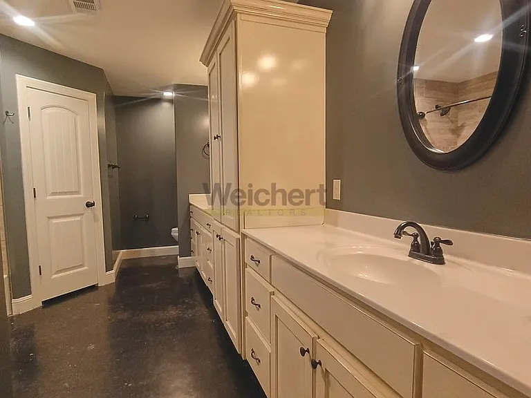 1112 Gregory Ct — Photo 13