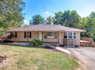 1708 Merchant Dr, Knoxville, TN 37912