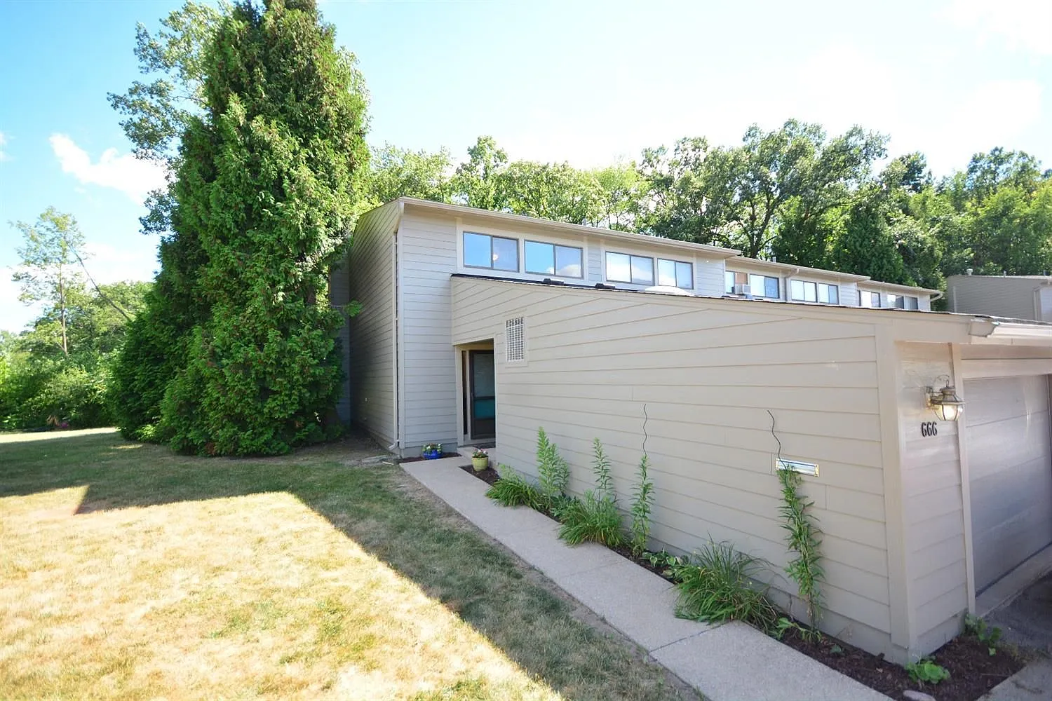 666 Peninsula Ct photo 1