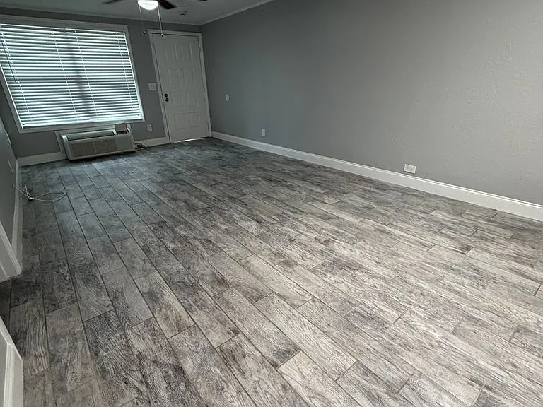 Strawberry Place Apartments — Photo 15