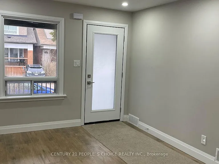 136 Edgemont St N — Photo 8
