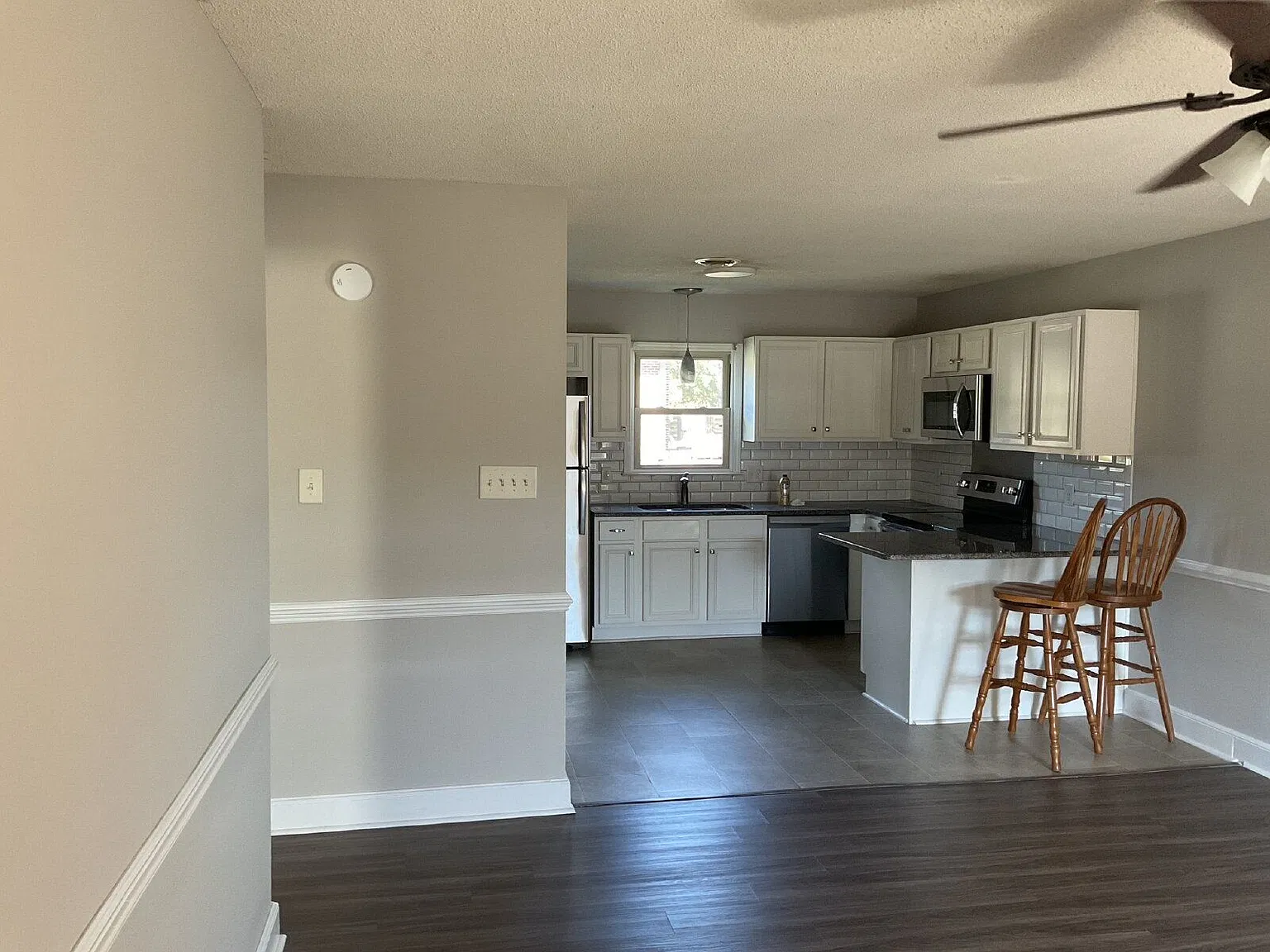 1 bed, 1.0 bath, $1,025 — Photo 2