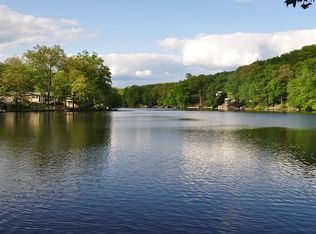 39 Skyline Lakes Dr, Ringwood, NJ 07456