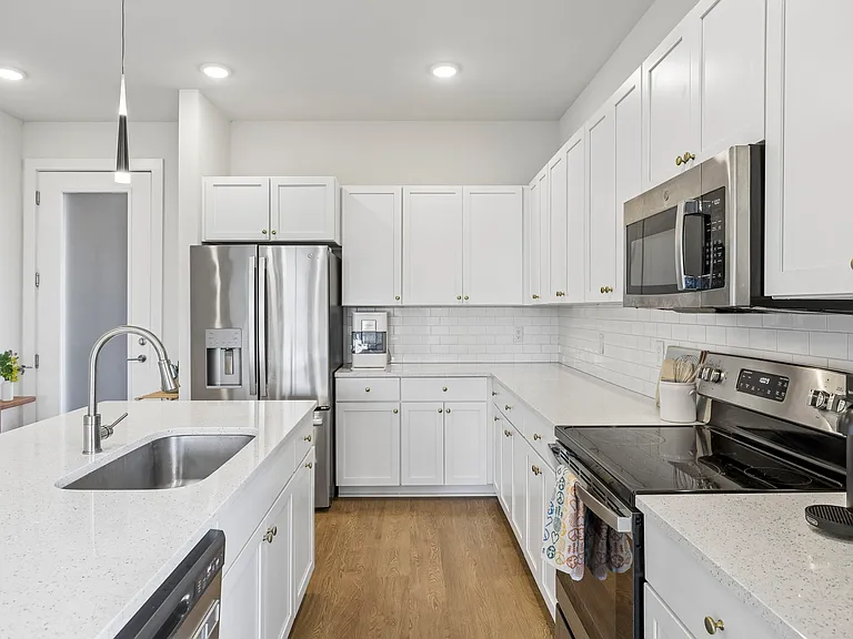 600 E Trinity Ln #208 — Photo 5