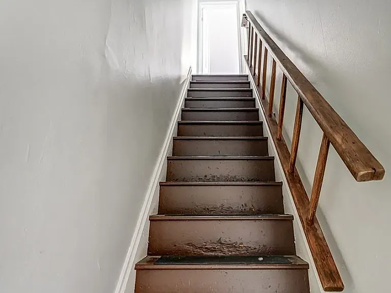 319 Morton Ave — Photo 3