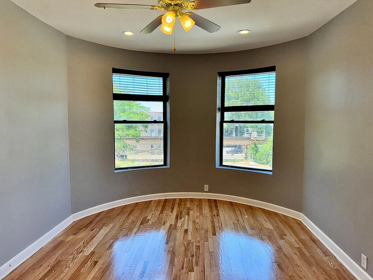 3 bed, 1800 sqft, $2,400 — Photo 1