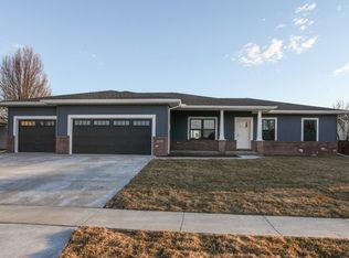 2904 Binghamton Ln, Bloomington, IL 61705