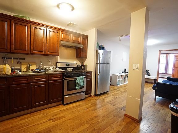 5th image of 1168 Putnam Ave