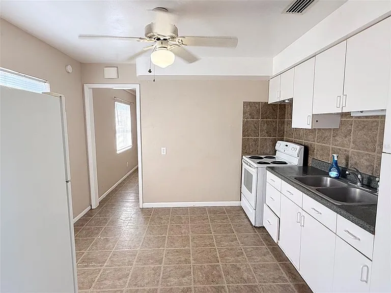 4935 Emerson Ave S — Photo 8