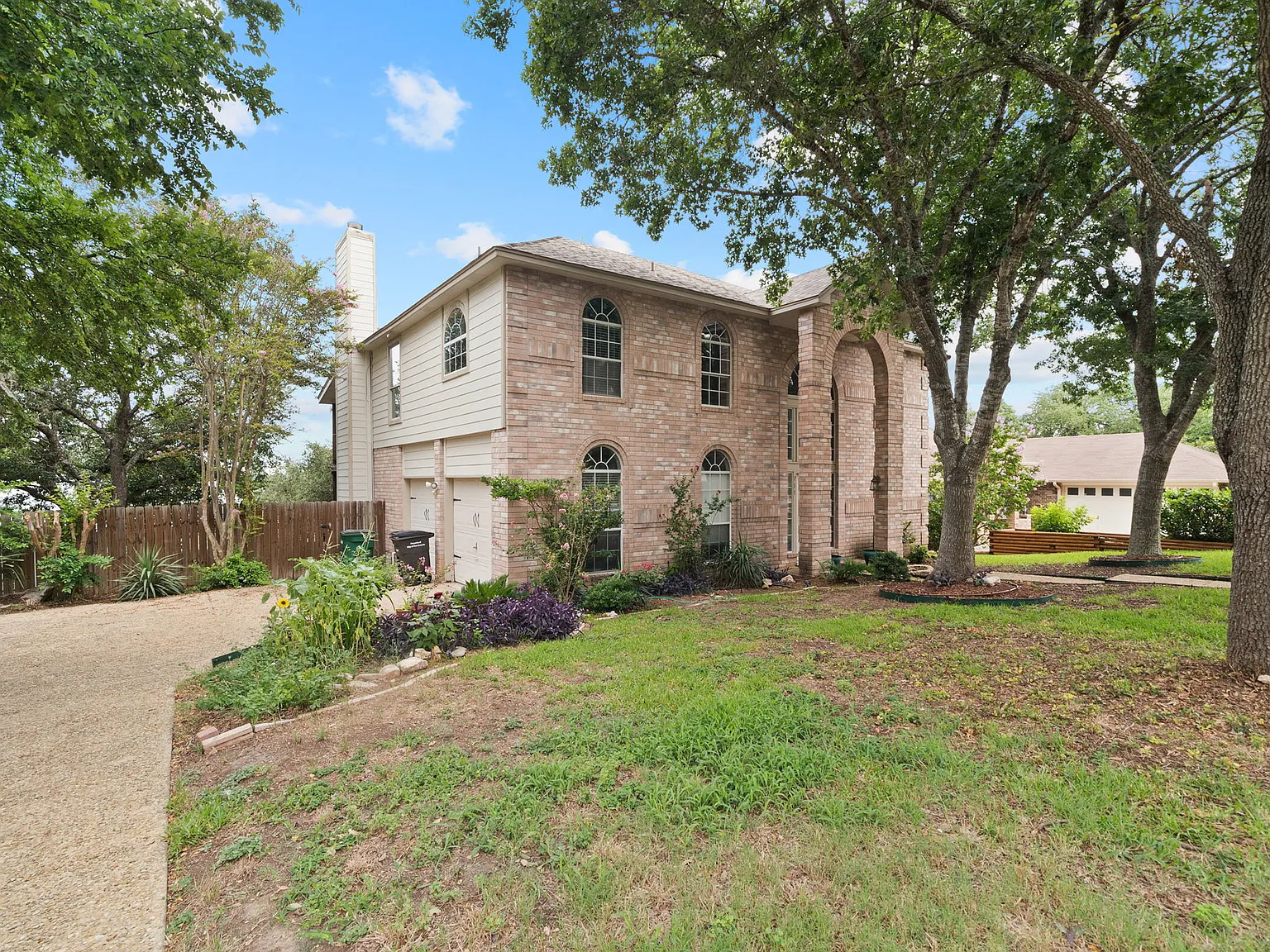 4 bed, 2.5 bath, 2754 sqft, $2,855 — Photo 3