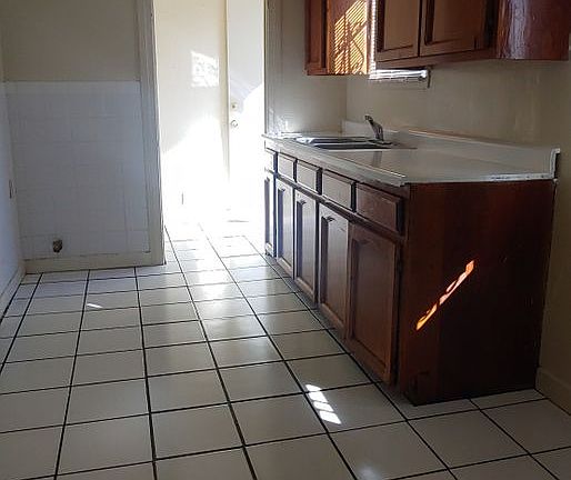 3rd image of 10517 3/4 S Budlong Ave