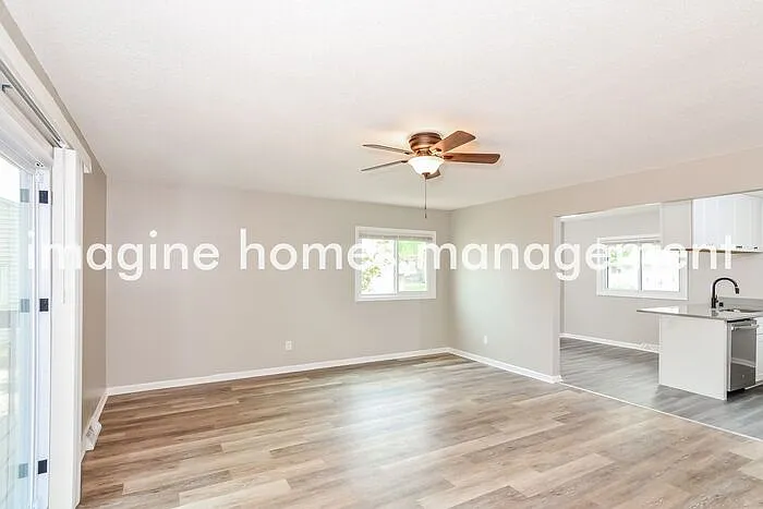 5 bed, 2.0 bath, 1850 sqft, $2,899 — Photo 2