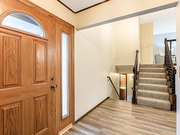 3rd image of 1750 Manor Ln
