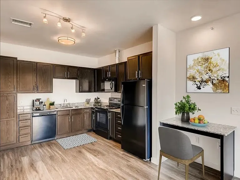 Del Corazon Apartments — Photo 12