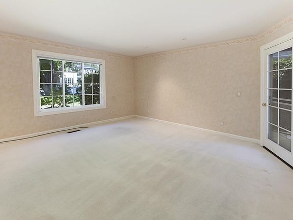 3rd image of 1895 Oakdell Dr