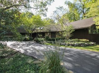 28390 N Oak Ln, Libertyville, IL