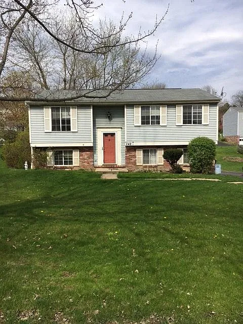 242 Woodhaven Dr photo 1