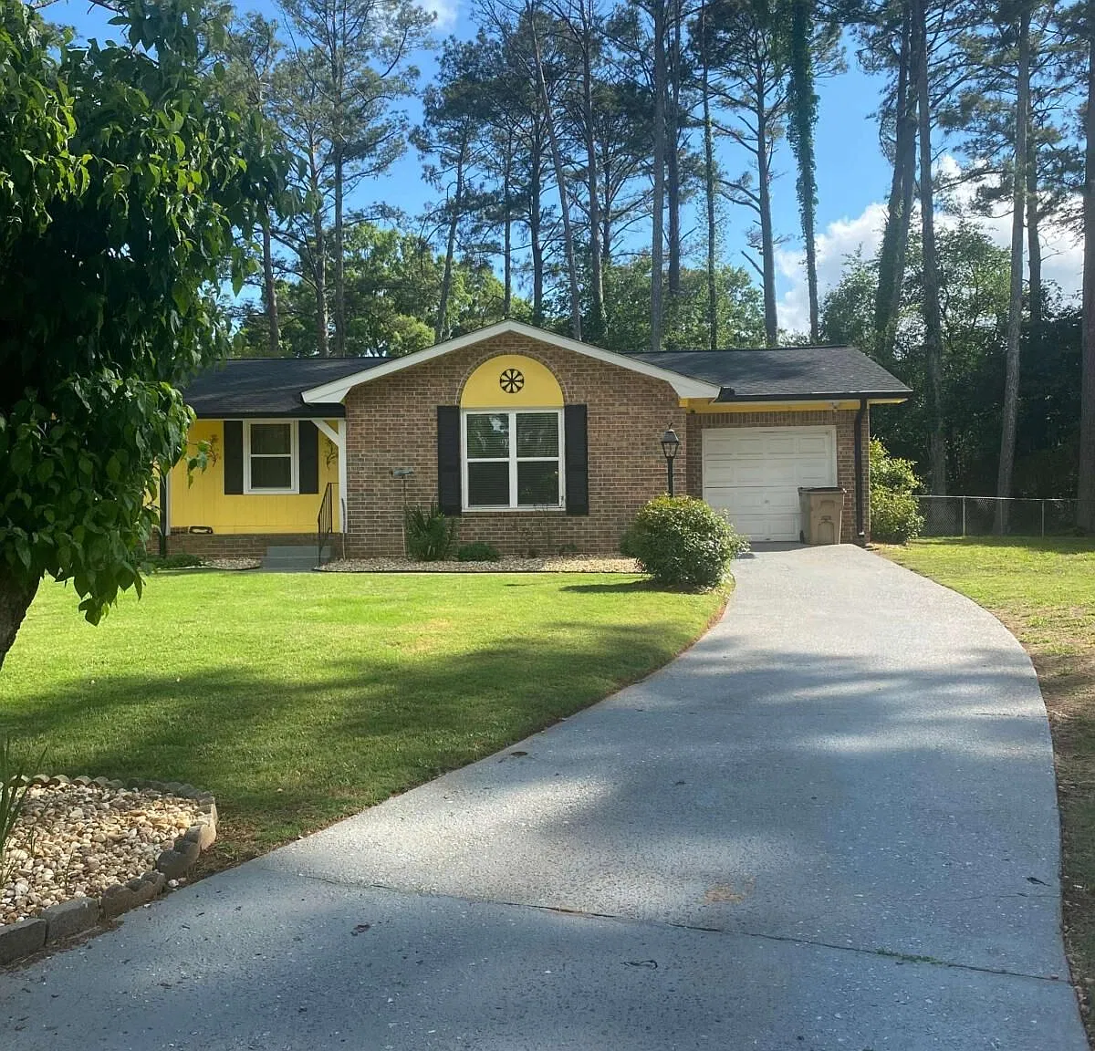 3 bed, 2.0 bath, 1254 sqft, $1,695 — Photo 1
