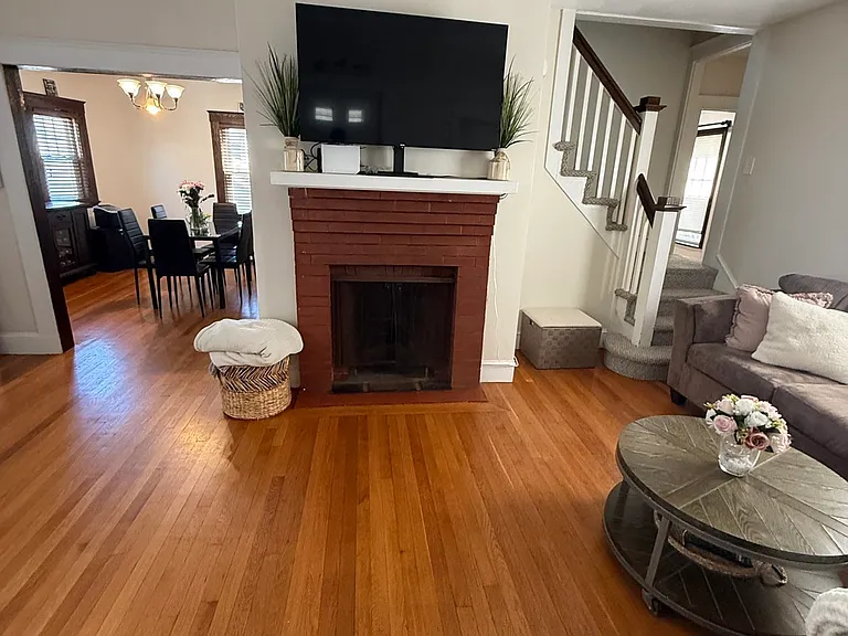 246 N Central Ave — Photo 1