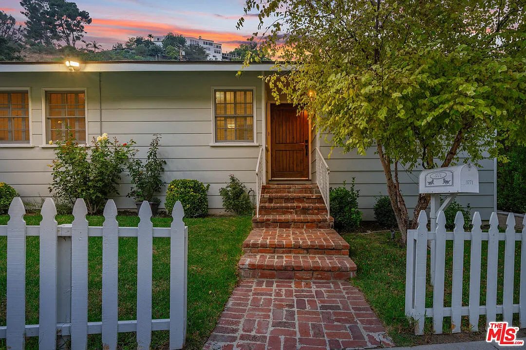 3 bed, 3.0 bath, 2044 sqft, $16,000 — Photo 1