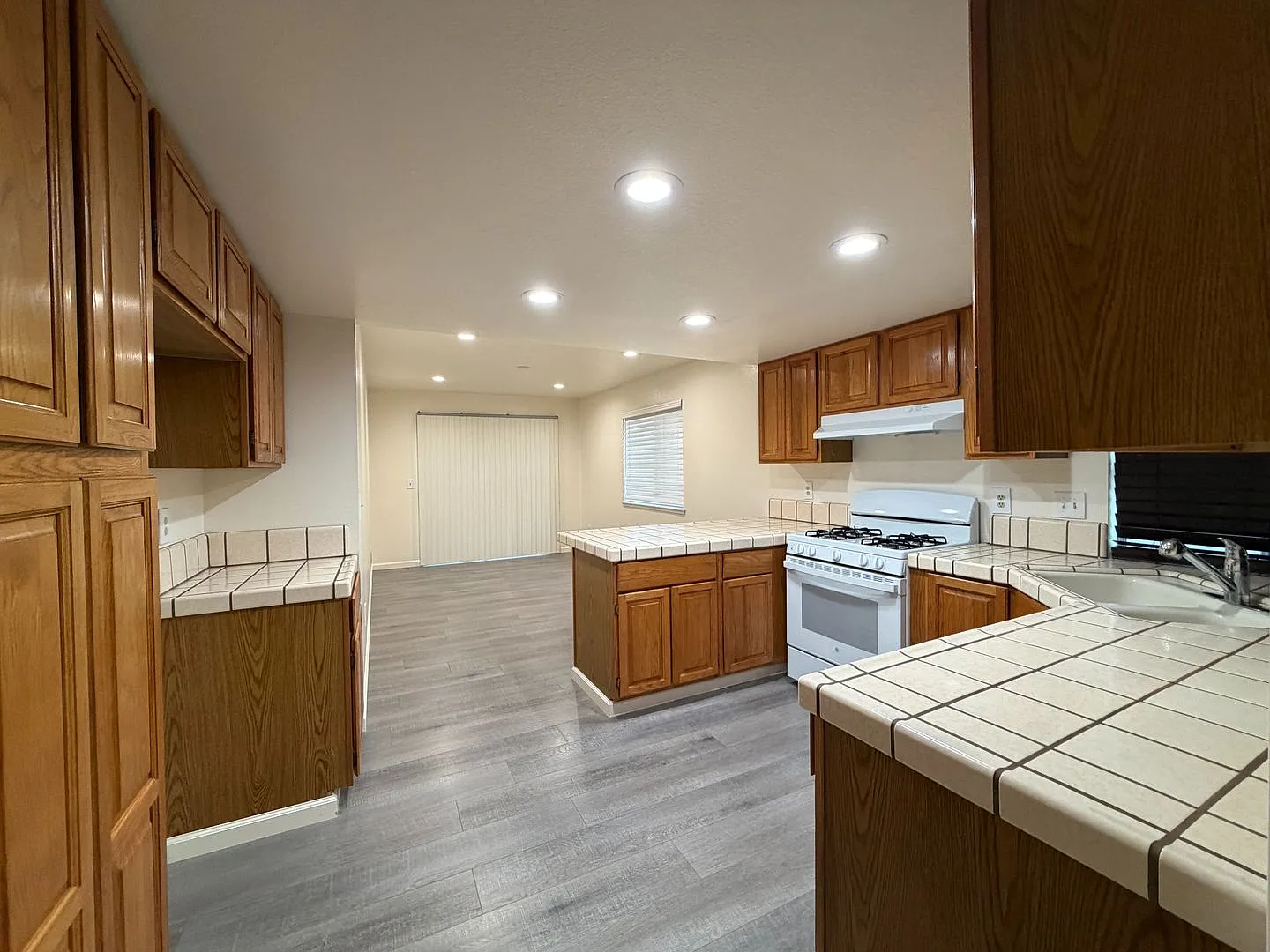 Desirable Adult Community (55+ years of age) — Photo 3