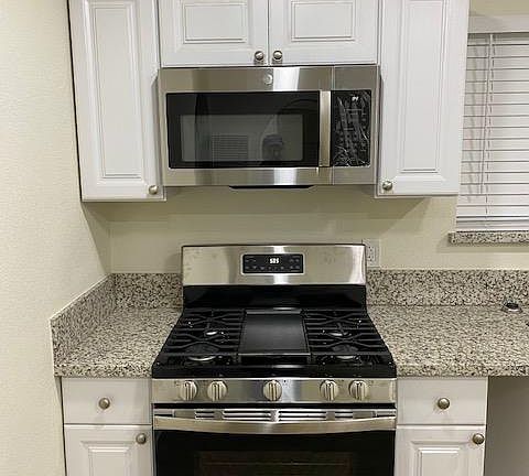 3rd image of 15792 Raymond Rd