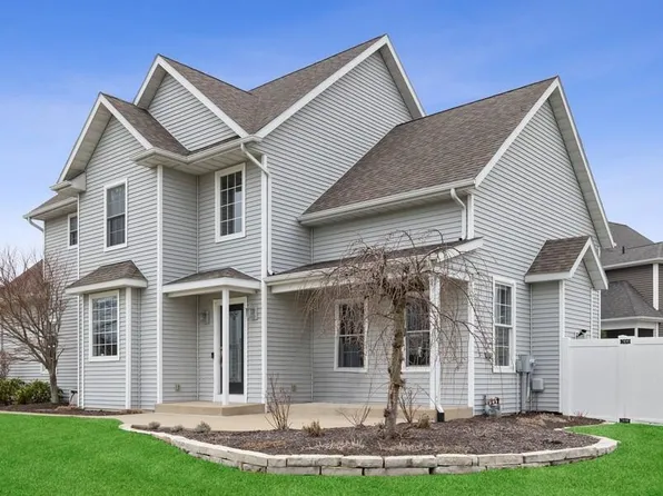 2036 Halsted Dr, Stevensville, MI 49127