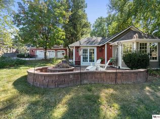 6547 Pacific St, Omaha, NE 68106