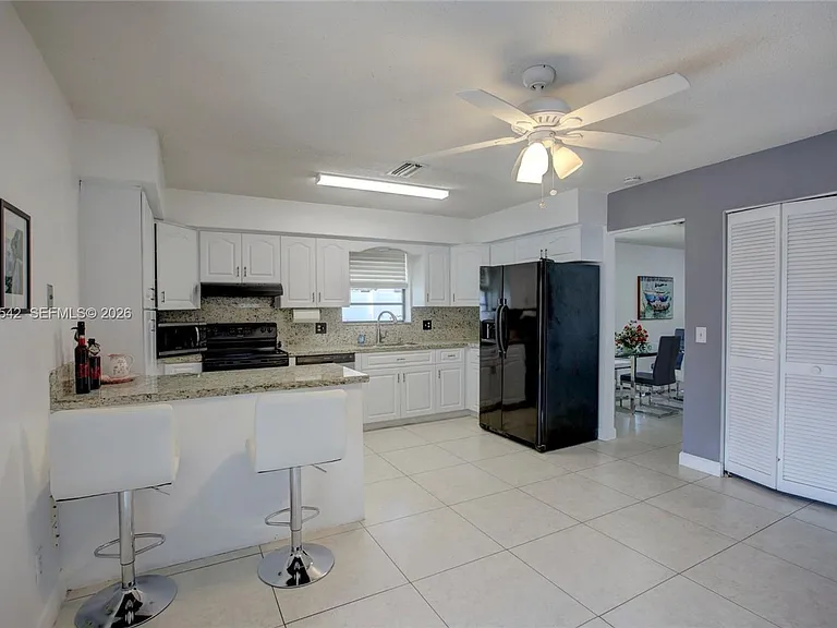 418 SE 4th St #418 — Photo 11