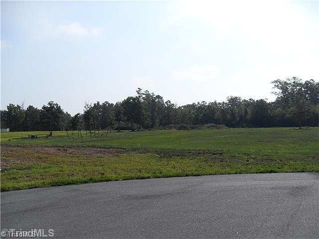 2nd image of 319 Plantation Dr
