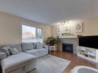 22 Hidden Spring Ct NW, Calgary, AB T3A 5J4