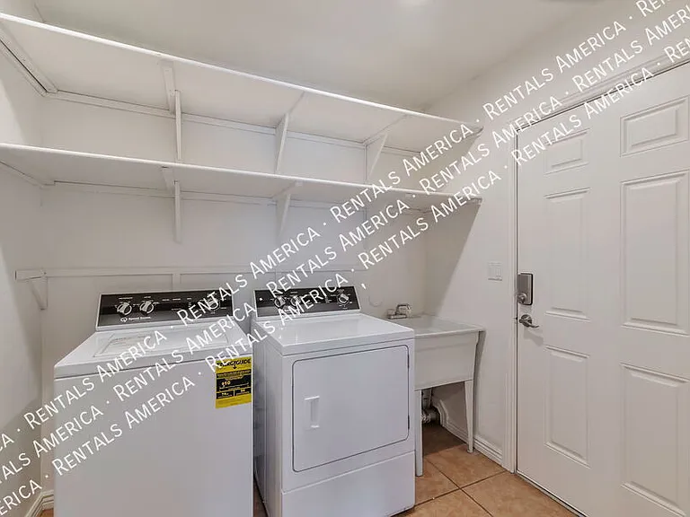 2250 E La Mirada St — Photo 18