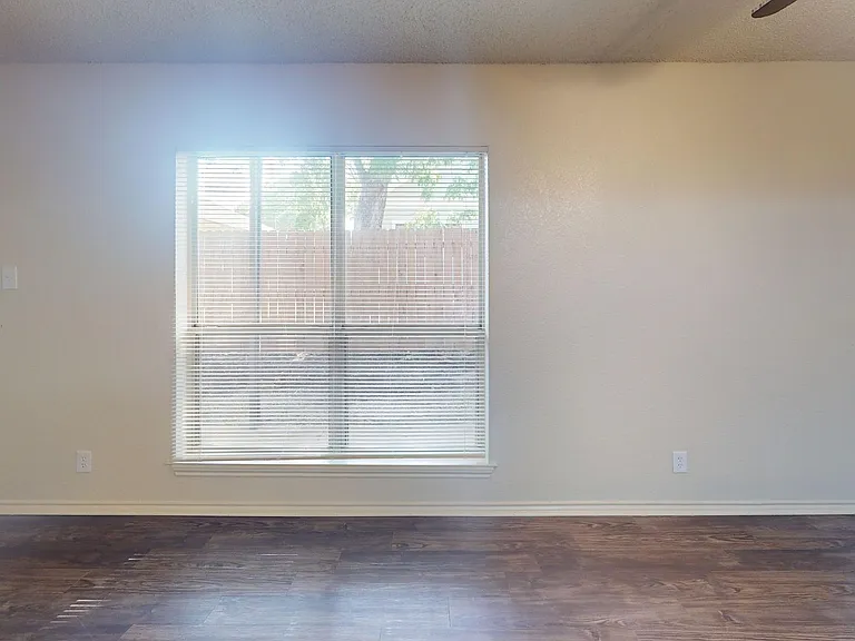1016 W Mulberry St — Photo 8