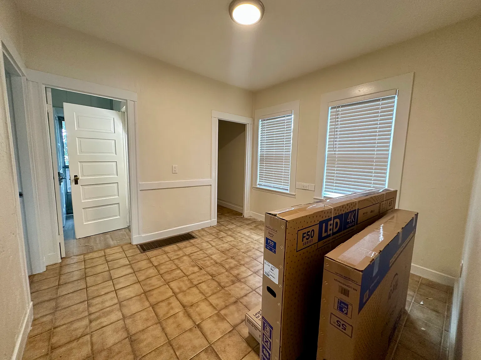 6 bed, 2000 sqft, $9,200 — Photo 4