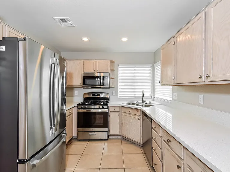 5828 Meadow Dale Dr — Photo 5