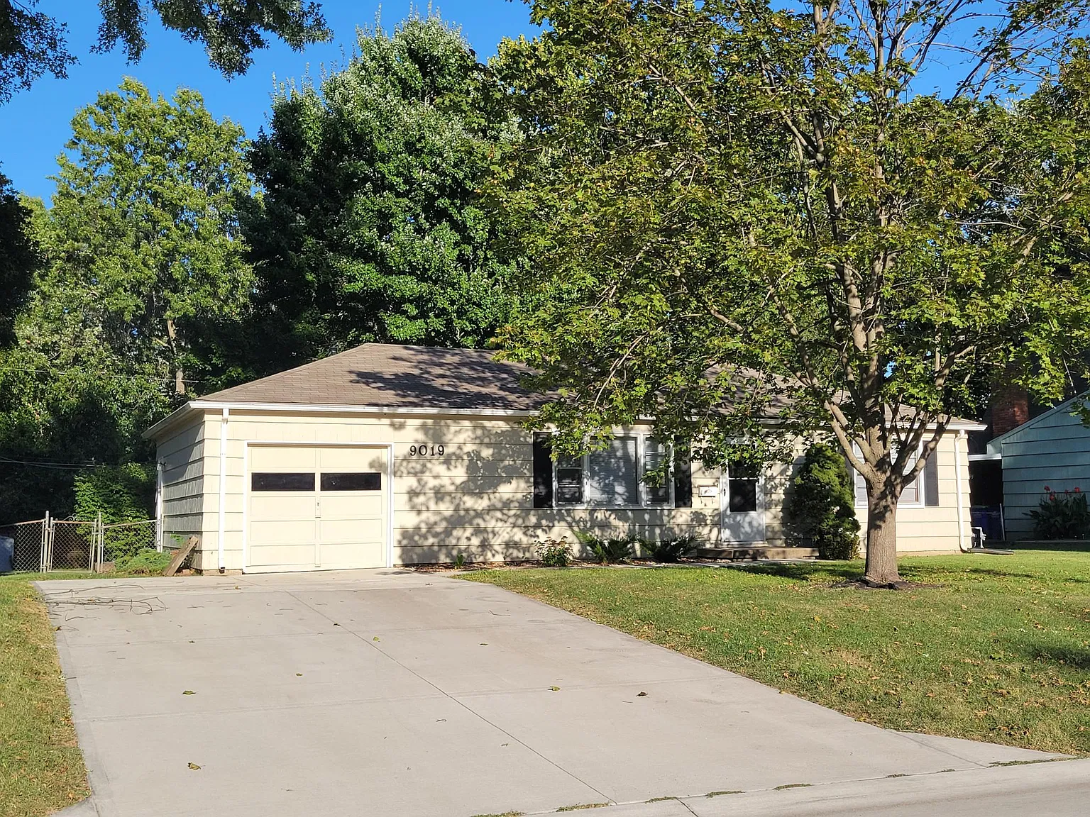 3 bed, 960 sqft, $1,950 — Photo 1